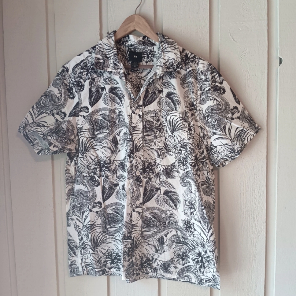 H&M Medium Size Mens Snakes & Rose's Prints White & Black Cotton